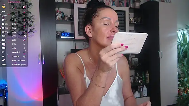 SheilaRyan online show from 12/20/25, 04:52