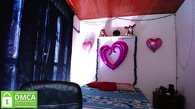 Snapshot of Mr_MrsCurie chatting on 12/11/24, 02:44 Mr MrsCurie online show from 12/11/24, 02:44