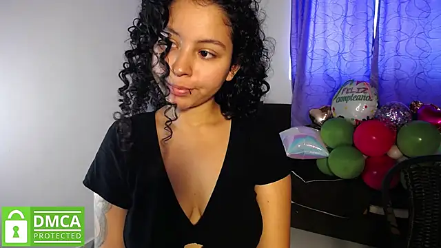 Snapshot of Mr_MrsCurie chatting on 10/27/25, 04:55 Mr MrsCurie online show from 10/27/25, 04:55