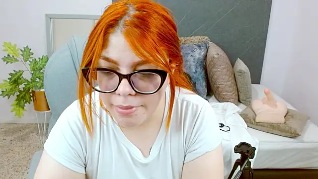 lucie nicolls online show from 12/09/24, 10:41