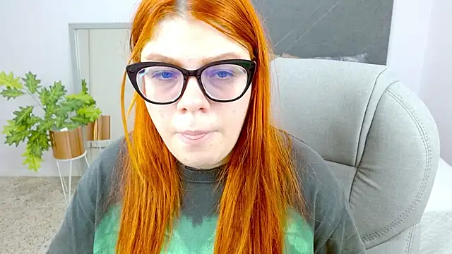 lucie nicolls online show from 12/12/24, 08:10