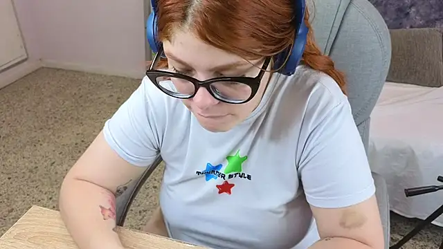 lucie nicolls online show from 01/14/25, 08:26