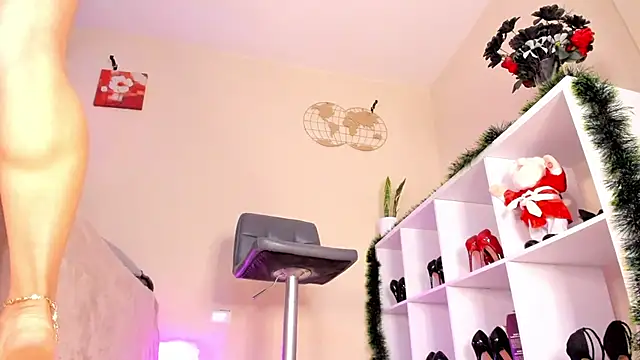 Snapshot of Itzeldreams chatting on 12/26/24, 01:10 Itzeldreams online show from 12/26/24, 01:10