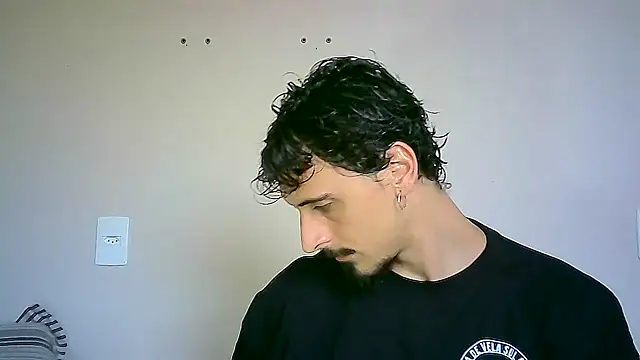 Snapshot of milkoffe chatting on 12/13/24, 07:43 milkoffe online show from 12/13/24, 07:43