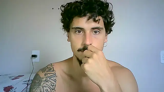 Snapshot of milkoffe chatting on 01/08/25, 04:22 milkoffe online show from 01/08/25, 04:22