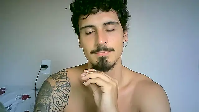 Snapshot of milkoffe chatting on 01/15/25, 03:39 milkoffe online show from 01/15/25, 03:39