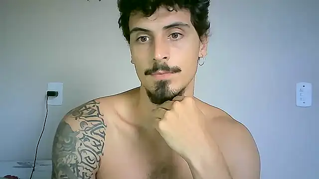 Snapshot of milkoffe chatting on 01/21/25, 12:50 milkoffe online show from 01/21/25, 12:50