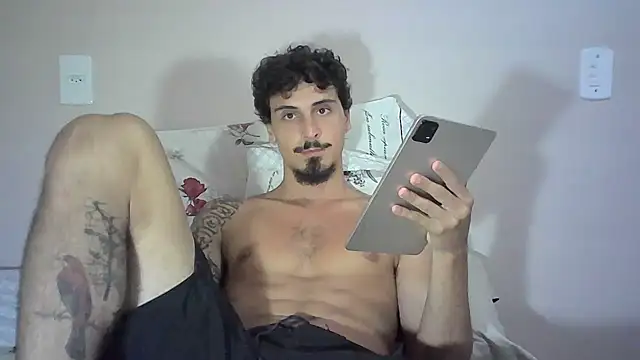 Snapshot of milkoffe chatting on 01/26/25, 12:05 milkoffe online show from 01/26/25, 12:05