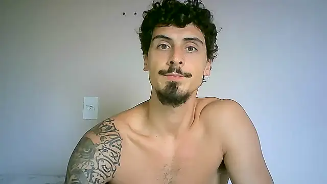 Snapshot of milkoffe chatting on 01/29/25, 02:53 milkoffe online show from 01/29/25, 02:53