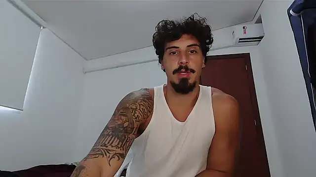 Snapshot of milkoffe chatting on 02/10/26, 02:32 milkoffe online show from 02/10/26, 02:32