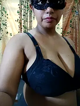 Snapshot of OneDisplay chatting on 12/08/24, 09:24 OneDisplay online show from 12/08/24, 09:24