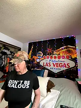 SidneyRaee online show from 12/02/24, 05:04