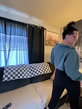 SidneyRaee online show from 12/10/24, 07:43