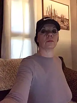 SidneyRaee online show from 10/10/25, 04:28