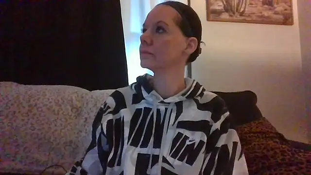 SidneyRaee online show from 10/11/25, 04:16