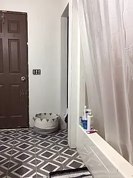 SidneyRaee online show from 10/18/25, 12:17