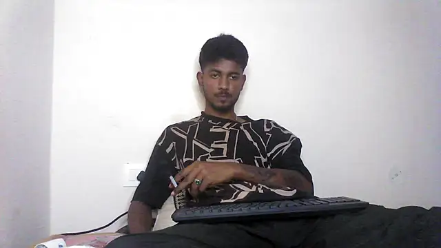 Snapshot of just_fucks chatting on 10/11/25, 07:12 just fucks online show from 10/11/25, 07:12