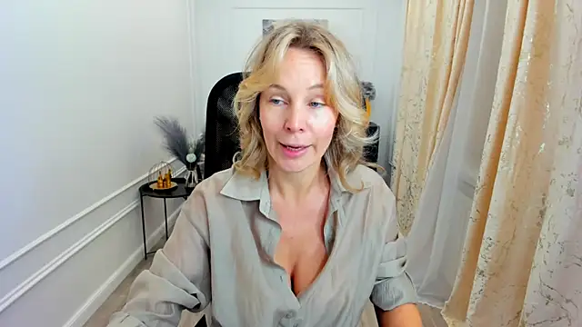 Snapshot of Sinty_Devis chatting on 06/19/26, 04:17 Sinty Devis online show from 06/19/26, 04:17
