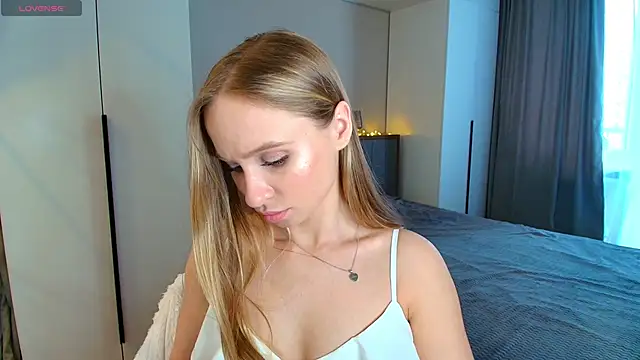 Snapshot of Mad1en chatting on 03/27/26, 05:35 Mad1en online show from 03/27/26, 05:35