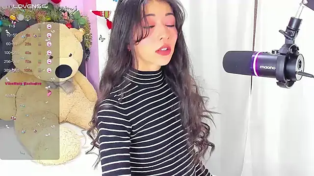 Snapshot of SophiaLiu chatting on 12/11/24, 11:43 SophiaLiu online show from 12/11/24, 11:43