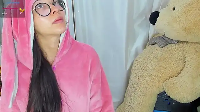 Snapshot of SophiaLiu chatting on 02/12/25, 09:54 SophiaLiu online show from 02/12/25, 09:54