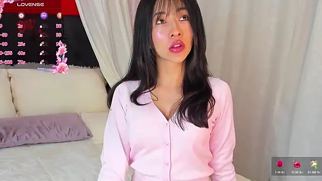 Snapshot of SophiaLiu chatting on 03/20/26, 01:21 SophiaLiu online show from 03/20/26, 01:21