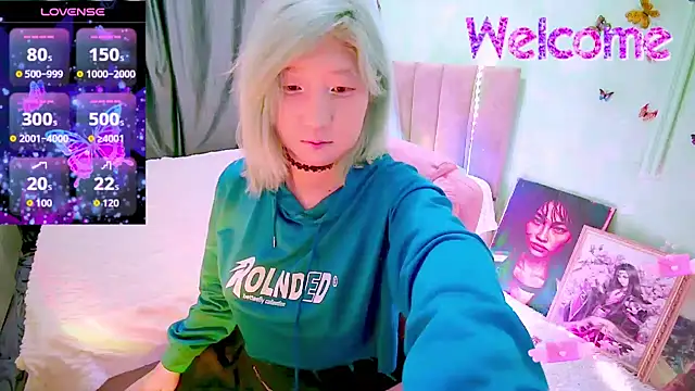 Snapshot of Akemilun chatting on 02/19/26, 04:47 Akemilun online show from 02/19/26, 04:47