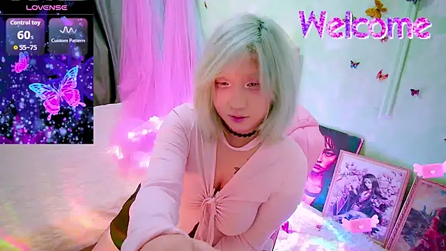 Snapshot of Akemilun chatting on 02/20/26, 04:29 Akemilun online show from 02/20/26, 04:29