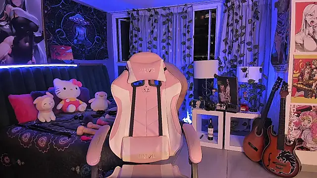 LanaKyutt online show from 12/07/24, 12:41