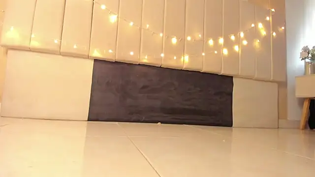 Snapshot of _frida1 chatting on 01/04/25, 07:13 frida1 online show from 01/04/25, 07:13