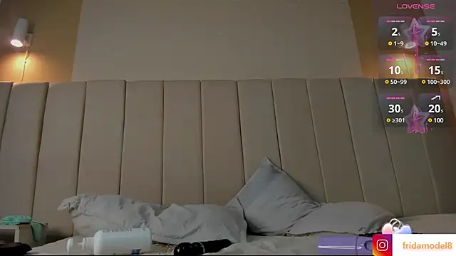 Snapshot of _frida1 chatting on 01/11/25, 01:11 frida1 online show from 01/11/25, 01:11