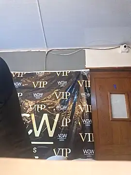 Snapshot of _frida1 chatting on 02/28/25, 12:42 frida1 online show from 02/28/25, 12:42