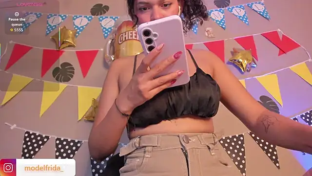 Snapshot of _frida1 chatting on 09/20/25, 01:34 frida1 online show from 09/20/25, 01:34