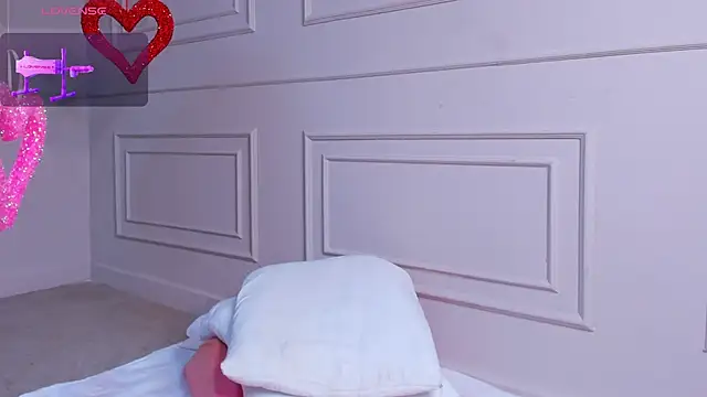 carolriveraa  online show from 02/14/25, 08:37