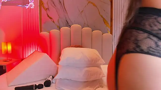 carolriveraa  online show from 03/18/25, 07:53