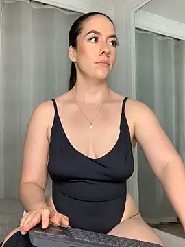 Snapshot of ImAlicee chatting on 02/06/25, 01:05 ImAlicee online show from 02/06/25, 01:05