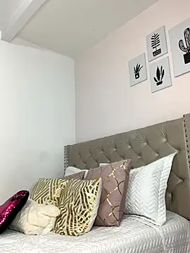 Snapshot of ImAlicee chatting on 10/16/25, 10:11 ImAlicee online show from 10/16/25, 10:11