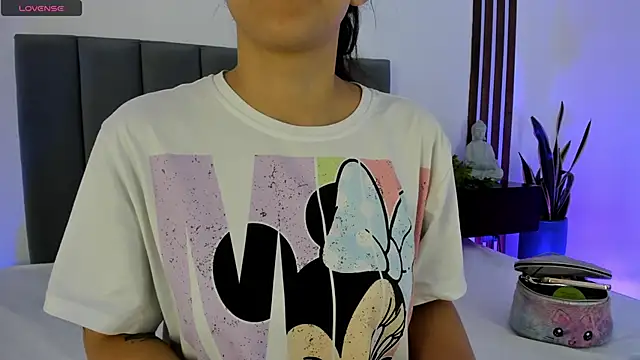 moll1e  online show from 03/15/25, 12:02