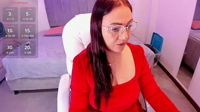 lady nylon  online show from 03/04/25, 12:22