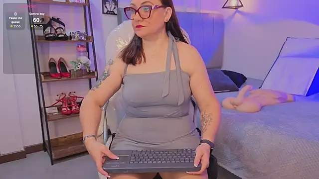 lady nylon  online show from 11/18/25, 01:04