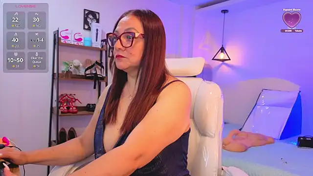 Snapshot of lady_nylon_ chatting on 04/13/26, 12:10 lady nylon online show from 04/13/26, 12:10