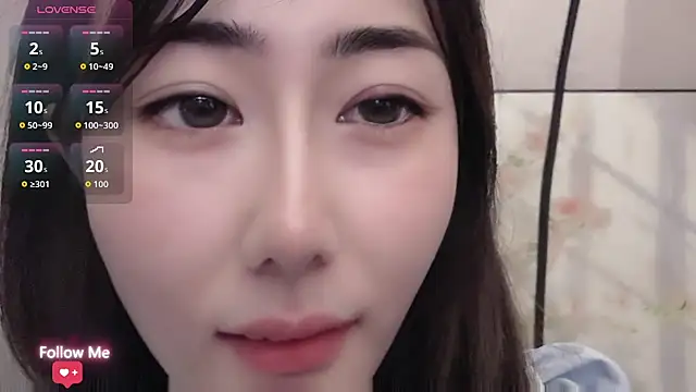 Snapshot of qiqi-- chatting on 05/25/26, 04:02 qiqi-- online show from 05/25/26, 04:02