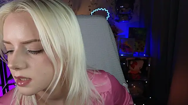 Snapshot of ImBonBon chatting on 11/11/25, 11:27 ImBonBon online show from 11/11/25, 11:27