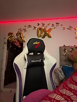 Jullieetta online show from 03/05/25, 12:16