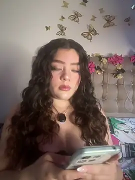 Jullieetta online show from 05/28/26, 12:02