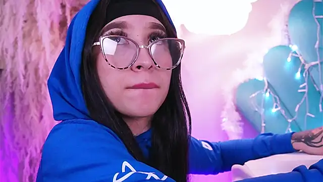 Snapshot of EriKlein chatting on 12/13/25, 10:37 EriKlein online show from 12/13/25, 10:37