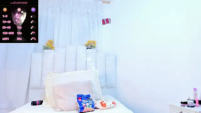 Snapshot of RoxannaBlanche chatting on 12/23/25, 01:14 RoxannaBlanche online show from 12/23/25, 01:14