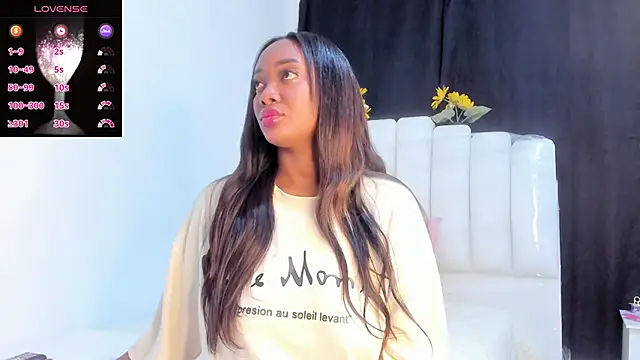 Snapshot of RoxannaBlanche chatting on 02/02/26, 11:20 RoxannaBlanche online show from 02/02/26, 11:20