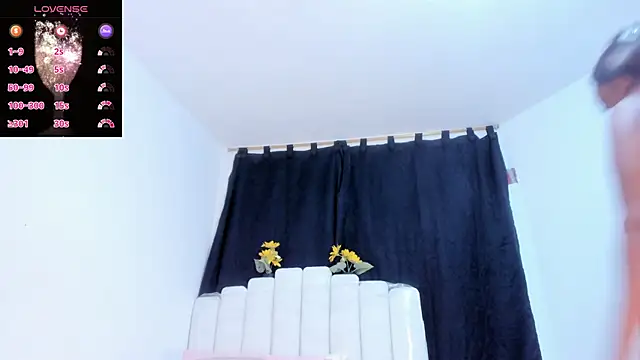 Snapshot of RoxannaBlanche chatting on 02/07/26, 12:20 RoxannaBlanche online show from 02/07/26, 12:20