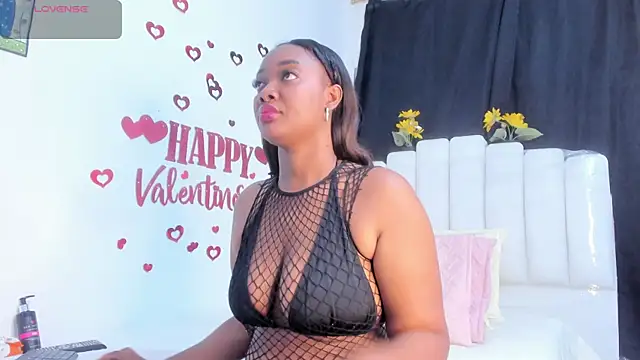 Snapshot of RoxannaBlanche chatting on 02/12/26, 12:11 RoxannaBlanche online show from 02/12/26, 12:11